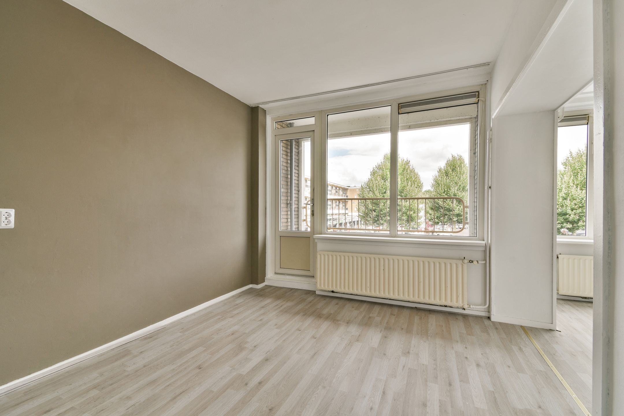 Photo 12 of Van Oldenbarneveltplein 102