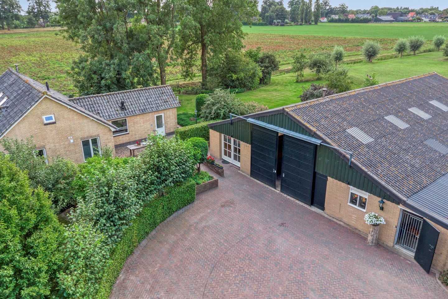 Foto 70 van Moerseweg 4