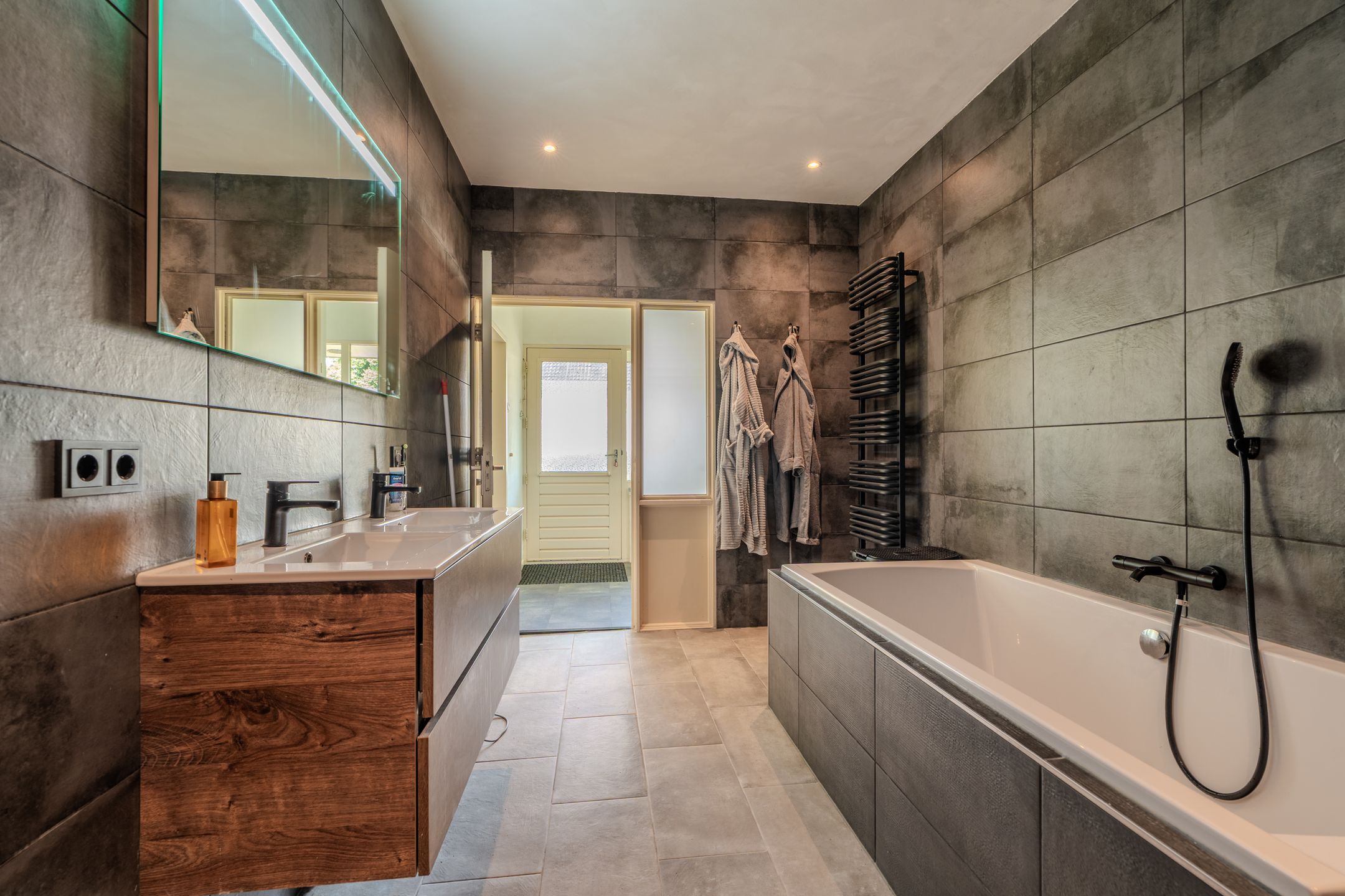 Photo 51 of Hoofdweg 124