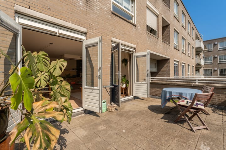 Foto 12 van Berthold Brechtstraat 12