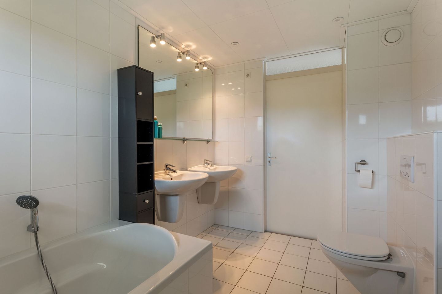 Photo 19 of Papegaaiduiker 18