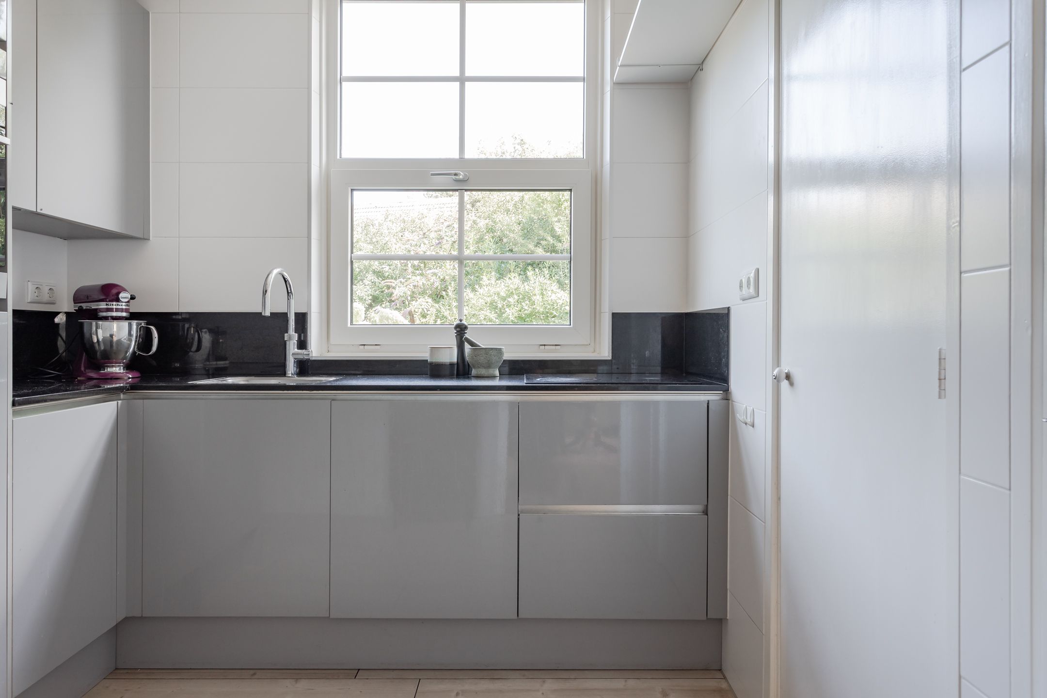 Foto 12 van Lutjewallerweg 10