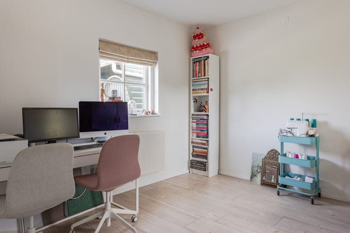 Foto 15 van Lutjewallerweg 10