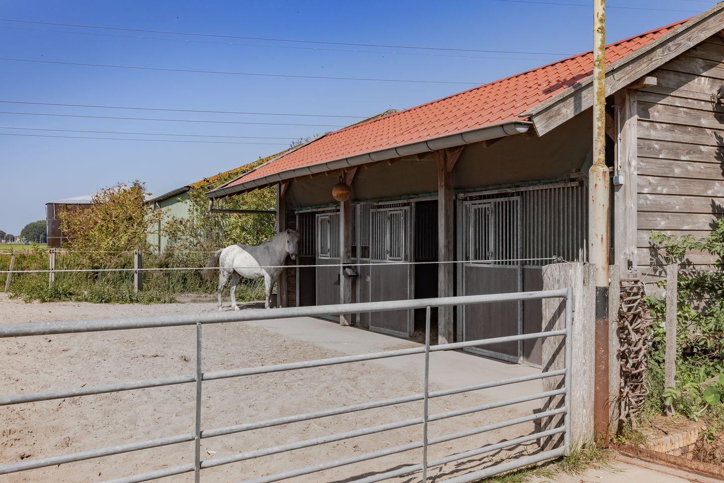 Foto 25 van Lutjewallerweg 10