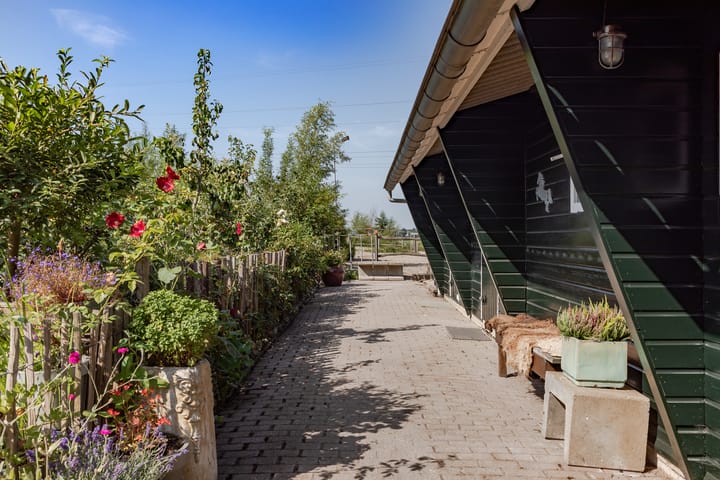 Foto 28 van Lutjewallerweg 10