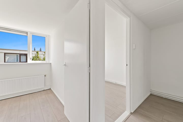 Photo 16 of Zalmstraat 21