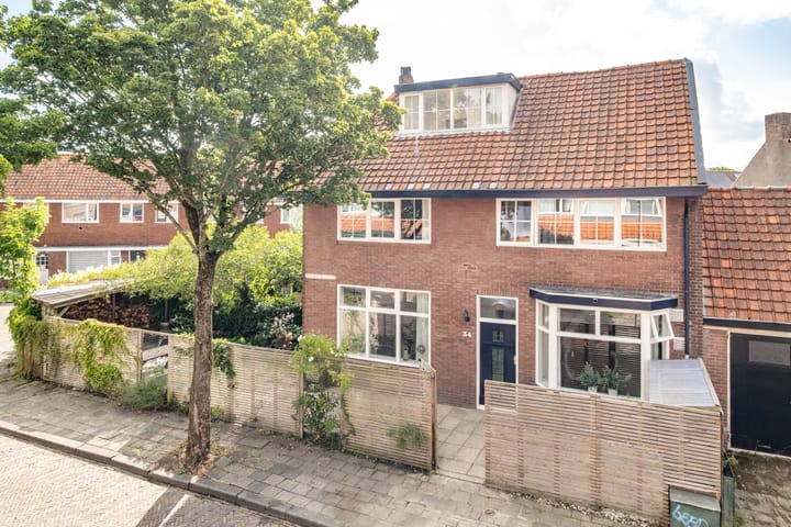 Photo 1 of van Beverwijckstraat 34