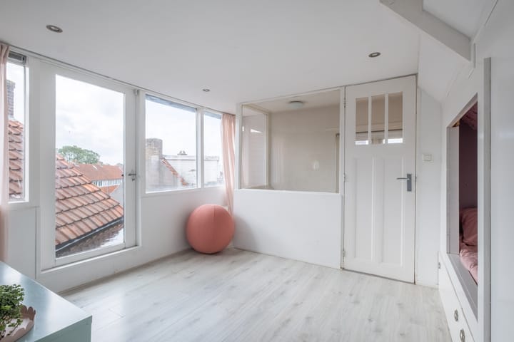 Photo 45 of van Beverwijckstraat 34