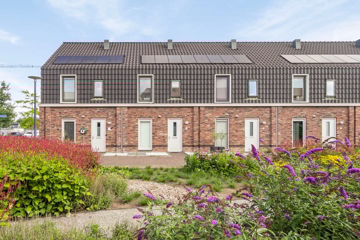 Photo 2 of Bloemenakker 8