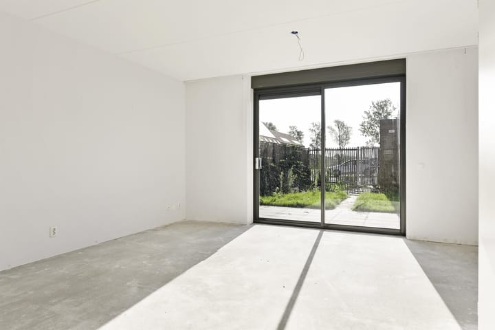 Photo 4 of Bloemenakker 8