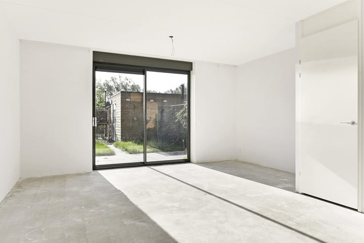 Photo 5 of Bloemenakker 8