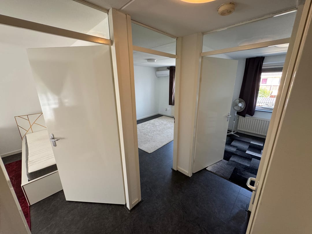 Foto 11 van A. Roland Holststraat 59