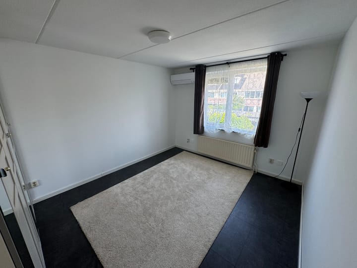 Photo 12 of A. Roland Holststraat 59