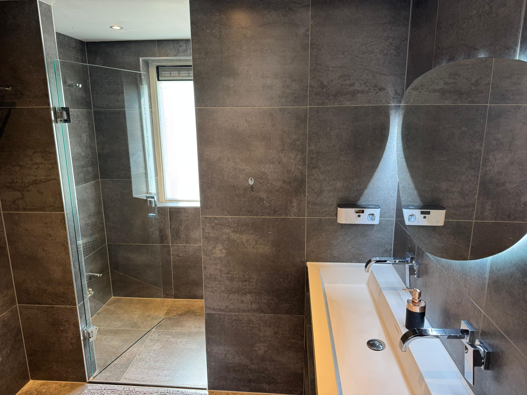 Foto 18 van A. Roland Holststraat 59