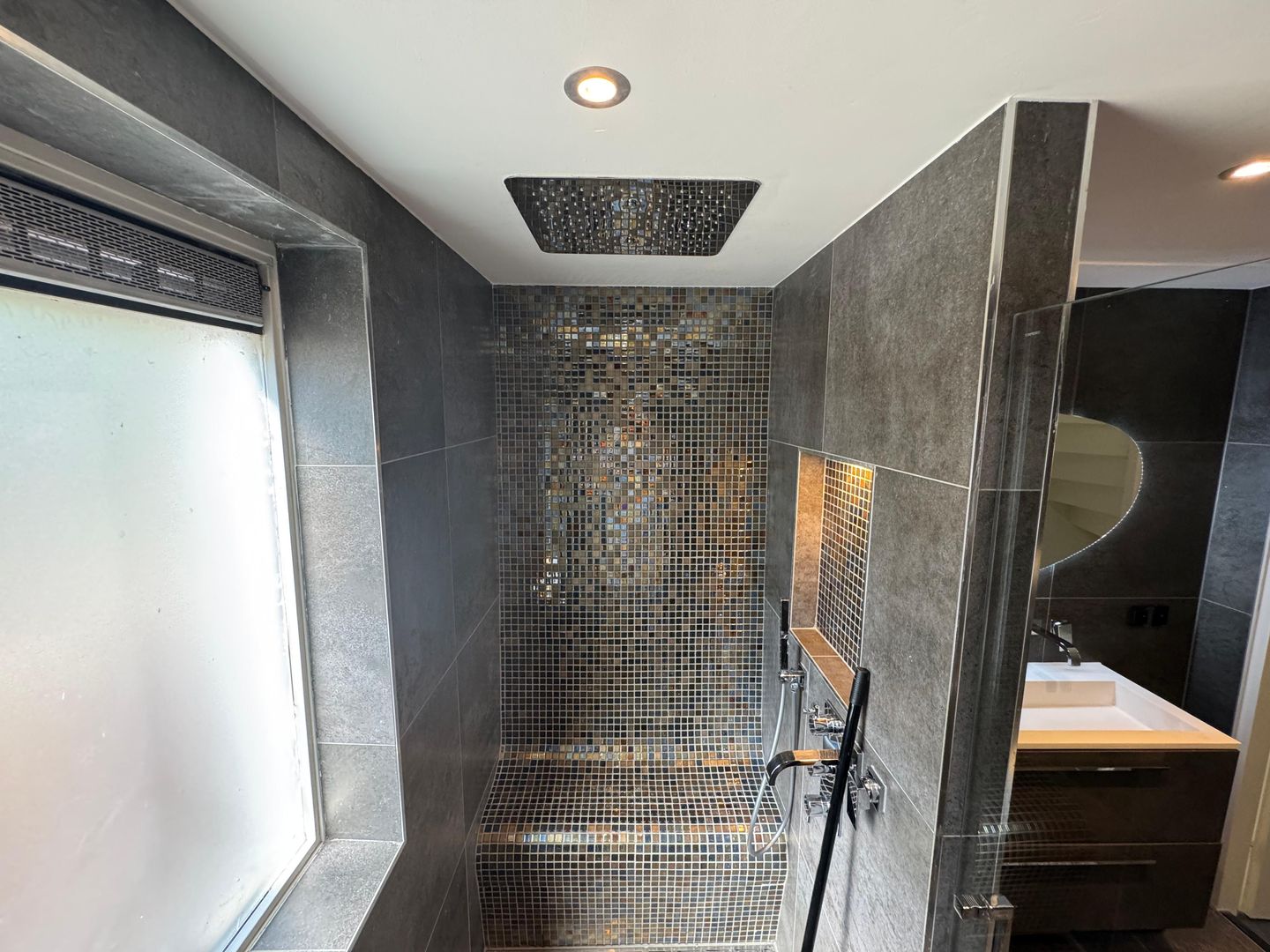 Foto 20 van A. Roland Holststraat 59