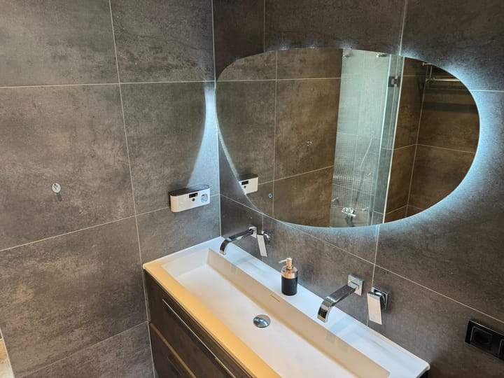 Photo 21 of A. Roland Holststraat 59