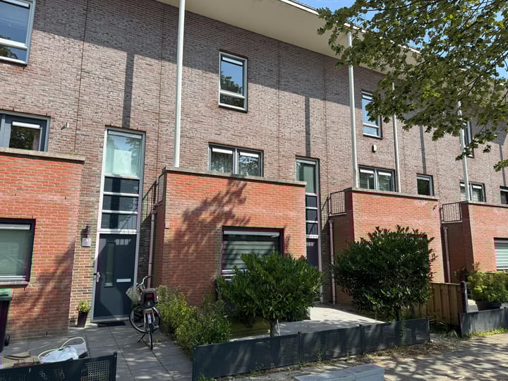 Photo 27 of A. Roland Holststraat 59