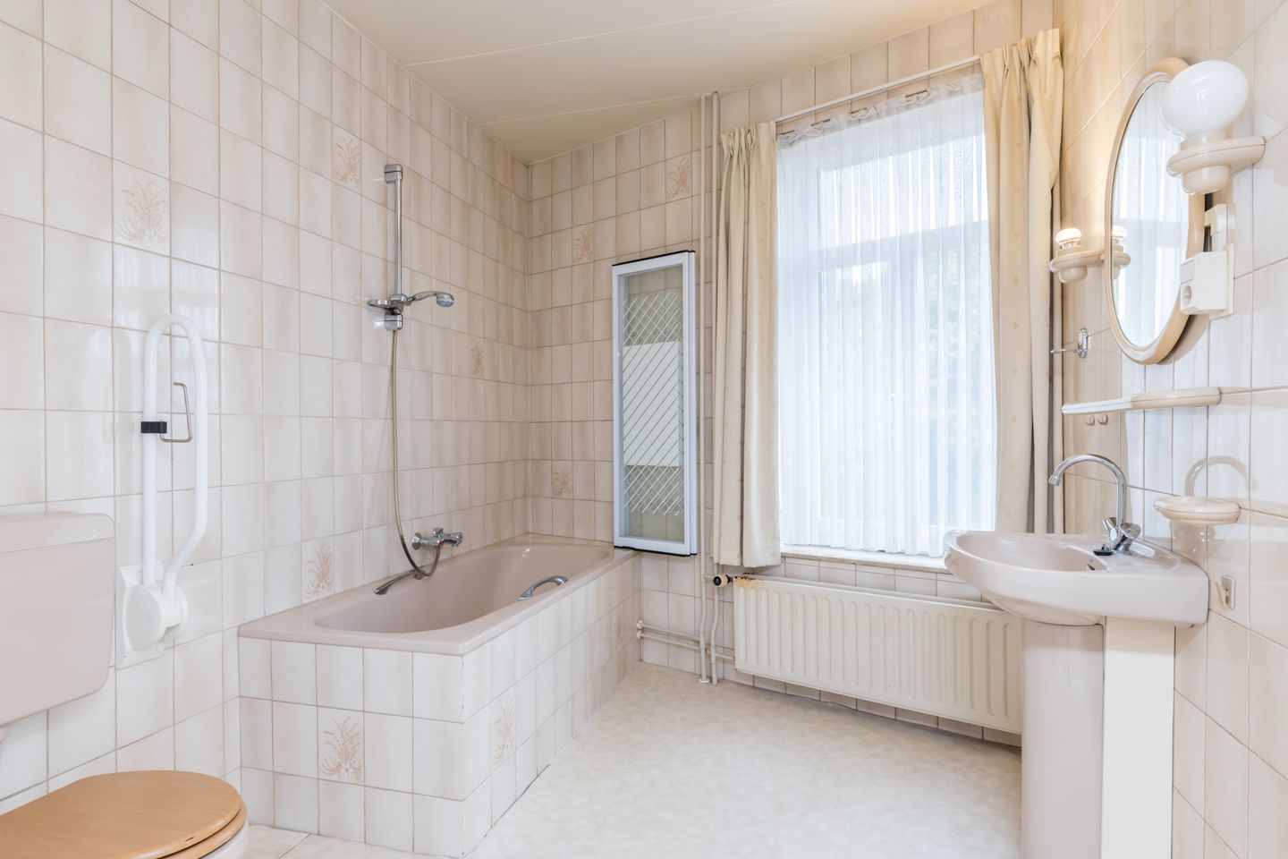 Photo 19 of Burgemeester Wolfsstraat 9