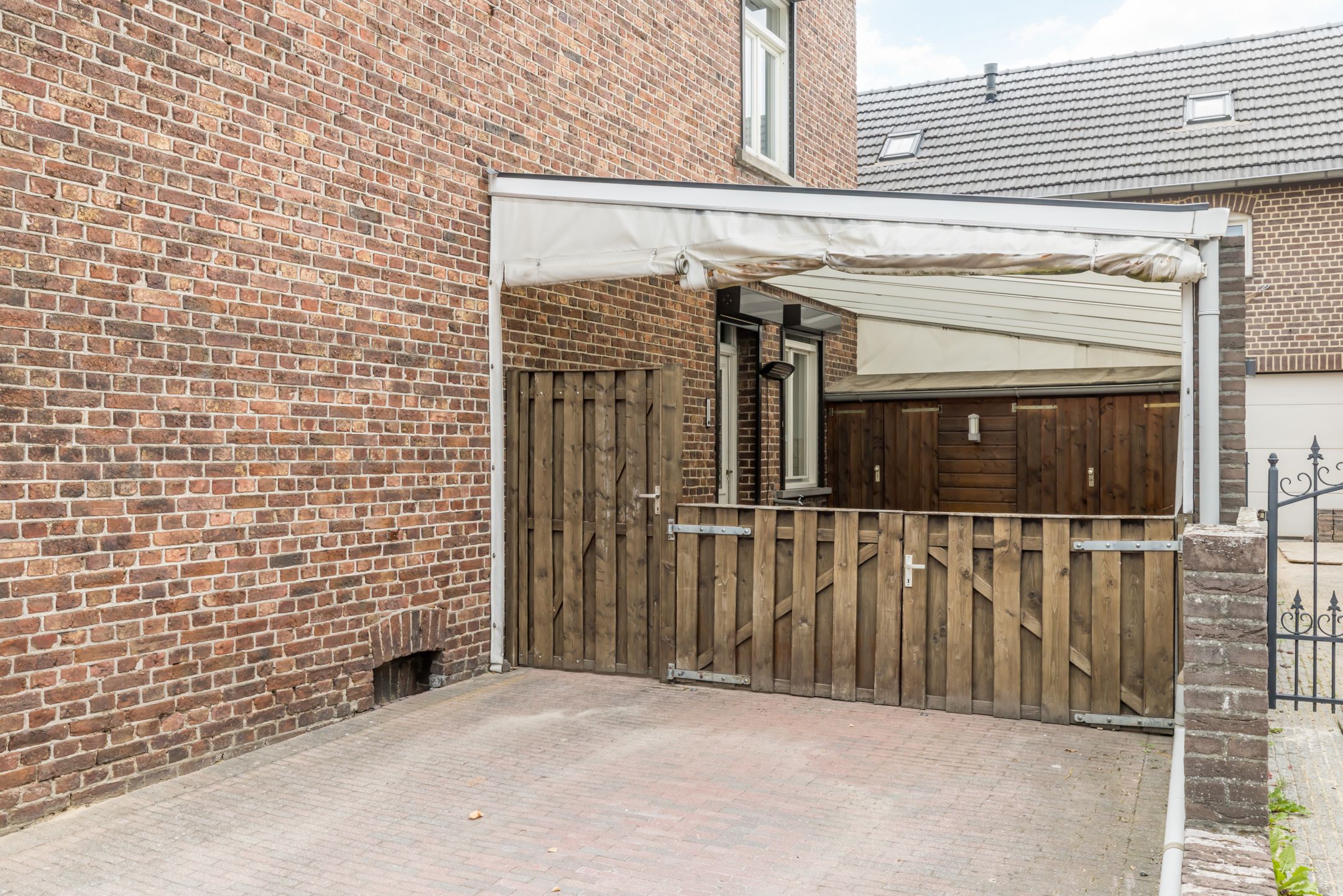 Photo 24 of Burgemeester Wolfsstraat 9