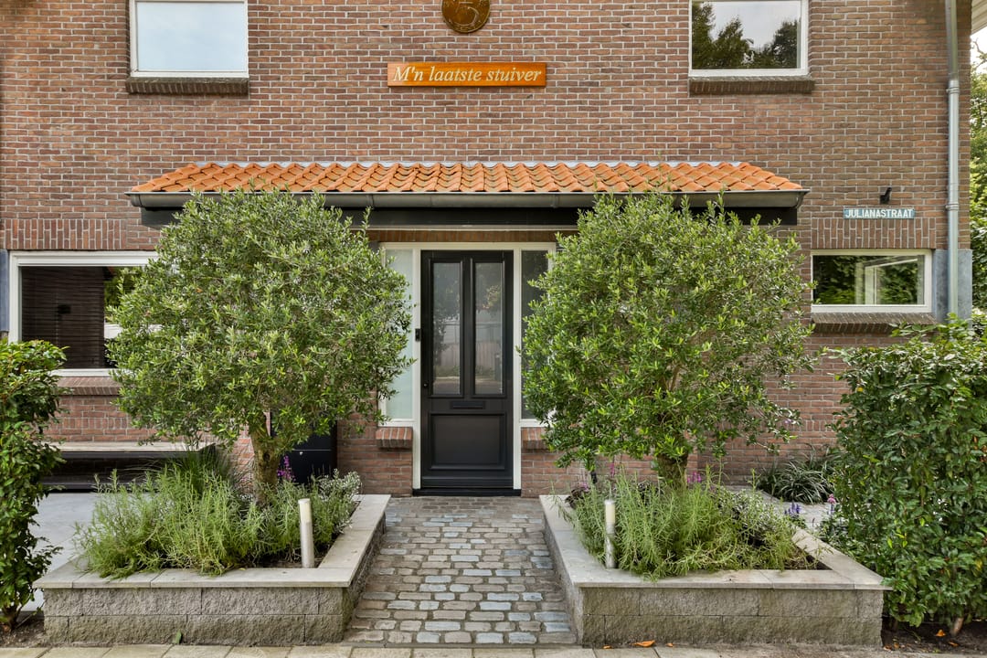 Photo 2 of Julianastraat 1