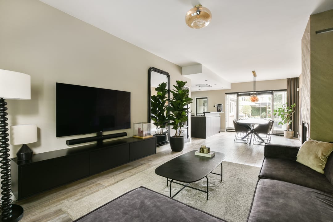 Photo 8 of Julianastraat 1