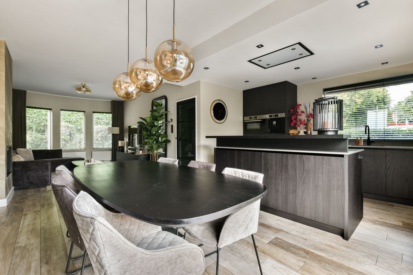 Photo 10 of Julianastraat 1