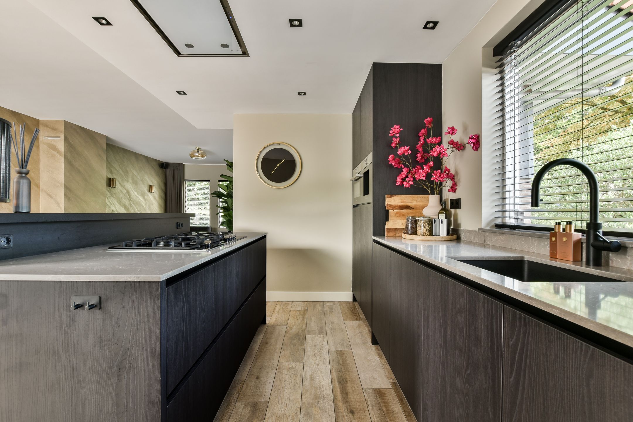 Photo 12 of Julianastraat 1