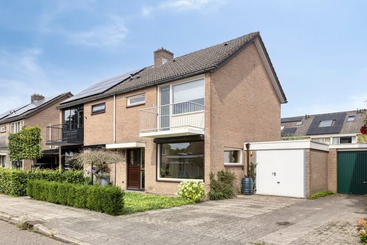 Photo 1 of Meeuwenstraat 6