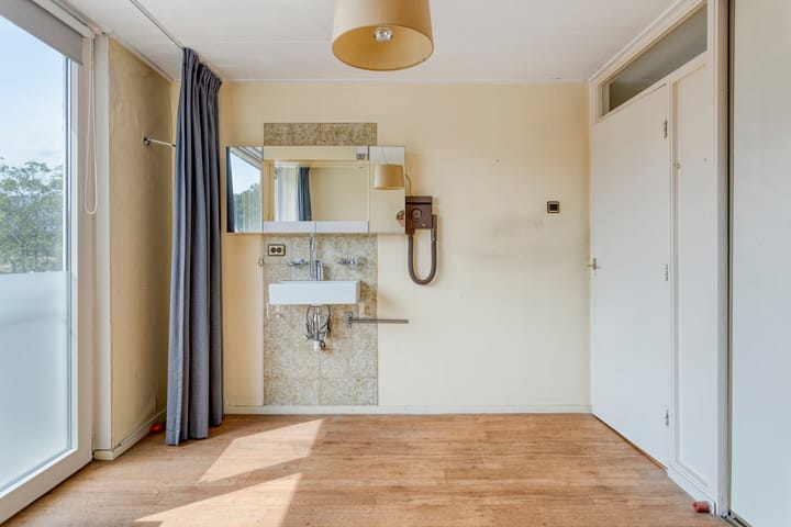 Photo 16 of Meeuwenstraat 6