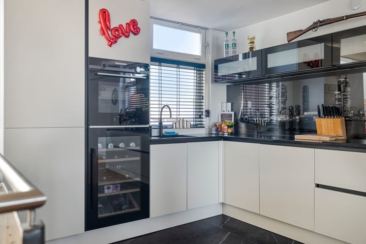 Photo 11 of Voorstraat 112