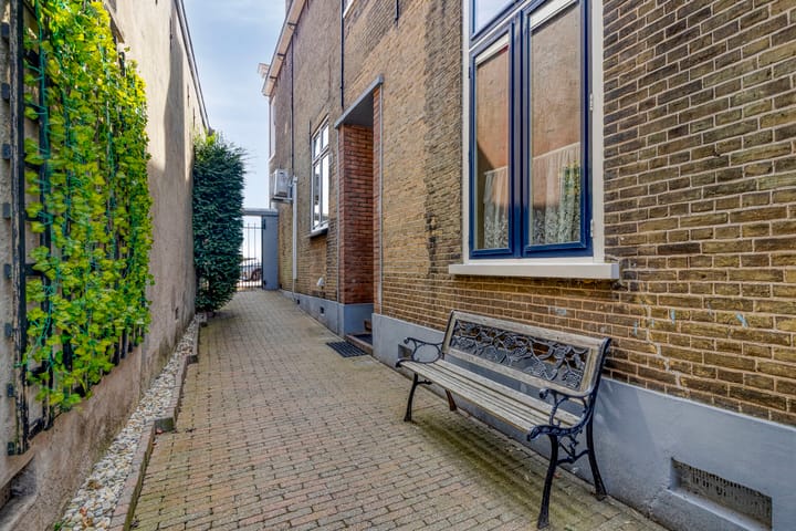 Photo 33 of Voorstraat 112