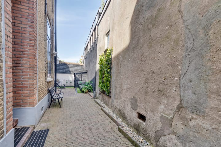 Photo 34 of Voorstraat 112