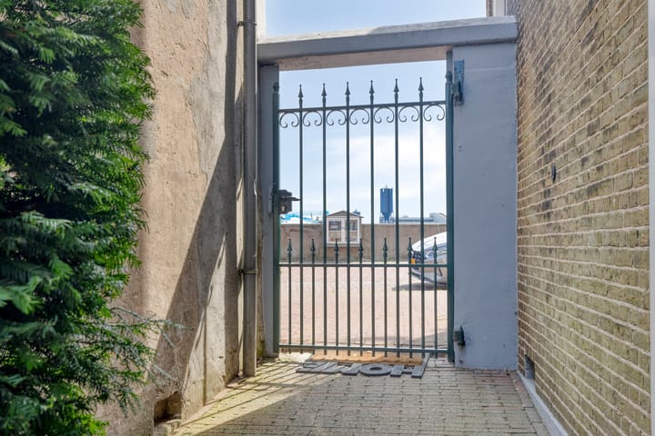 Photo 35 of Voorstraat 112