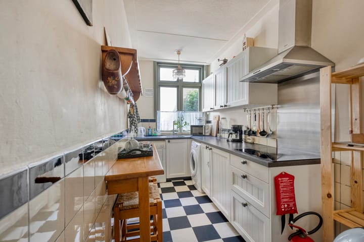 Photo 46 of Voorstraat 112