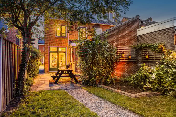 Foto 30 van Esdoornstraat 13