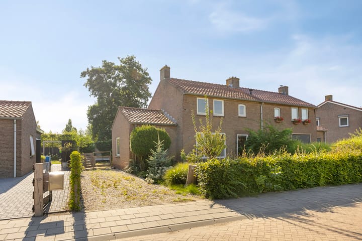 Foto 1 van Schmitzstraat 9