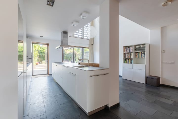 Photo 7 of Edmond Halleylaan 52