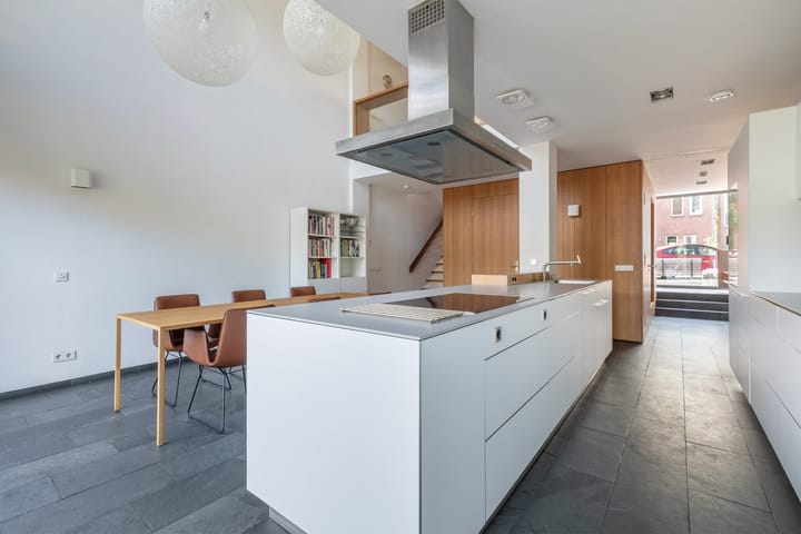 Photo 9 of Edmond Halleylaan 52