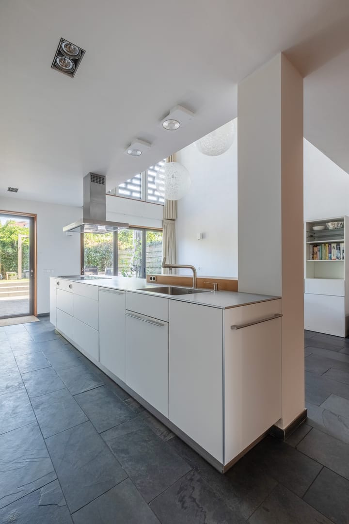 Photo 15 of Edmond Halleylaan 52