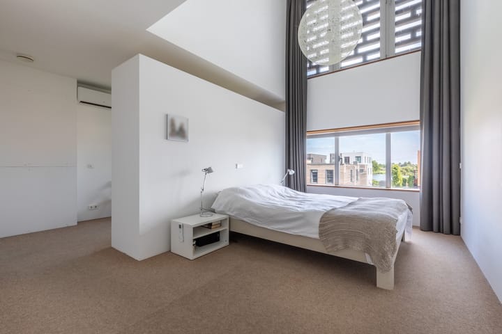 Photo 24 of Edmond Halleylaan 52