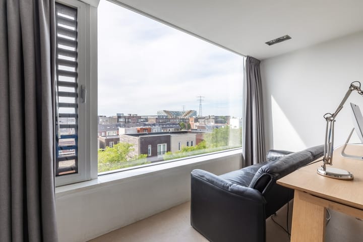 Photo 48 of Edmond Halleylaan 52