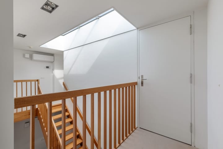 Photo 49 of Edmond Halleylaan 52