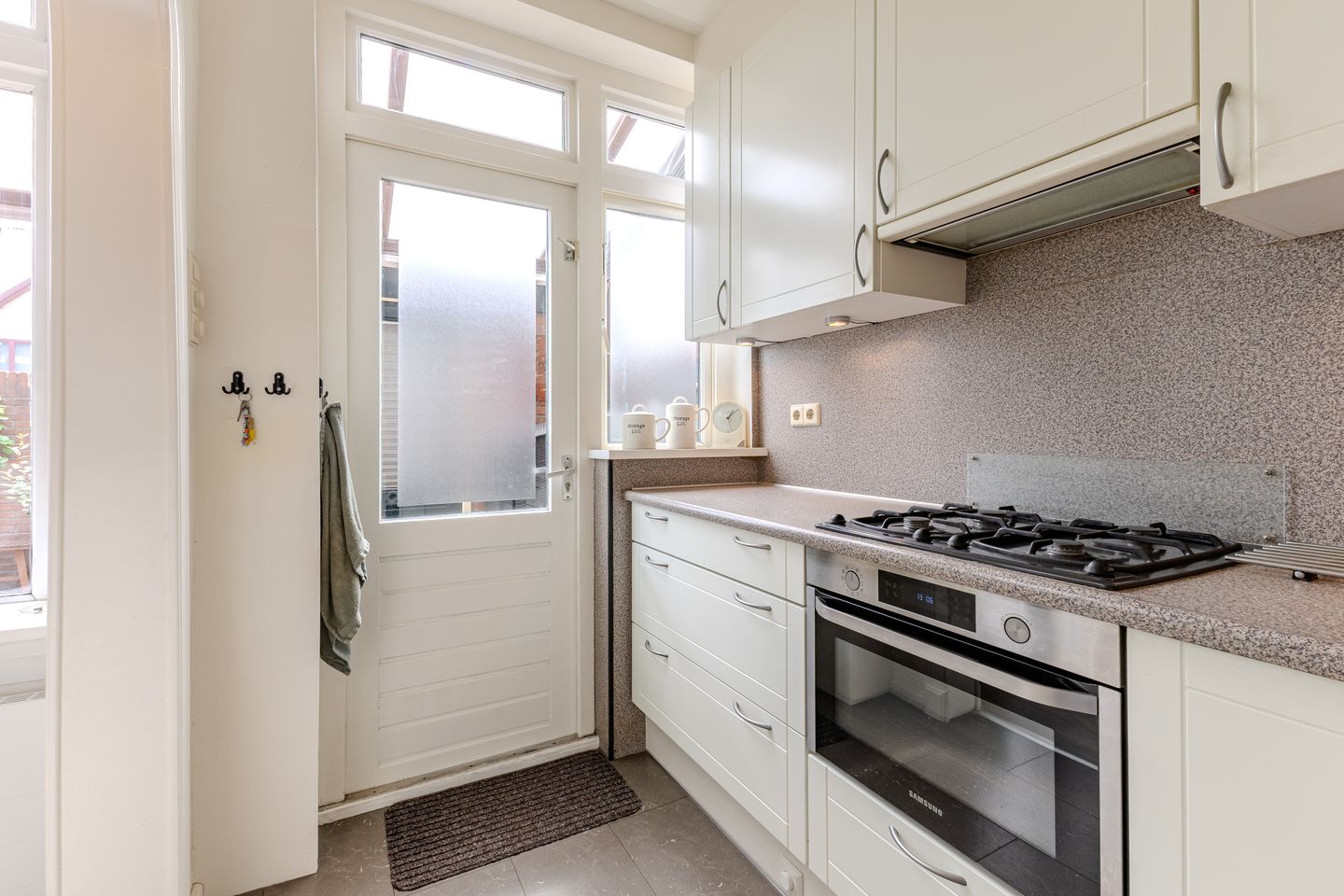 Photo 10 of Duinvlietstraat 66