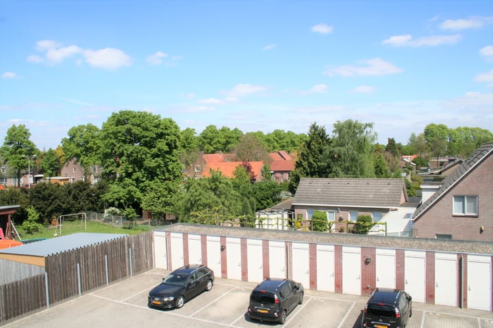 Photo 13 of Burgemeester Magneestraat 65-B