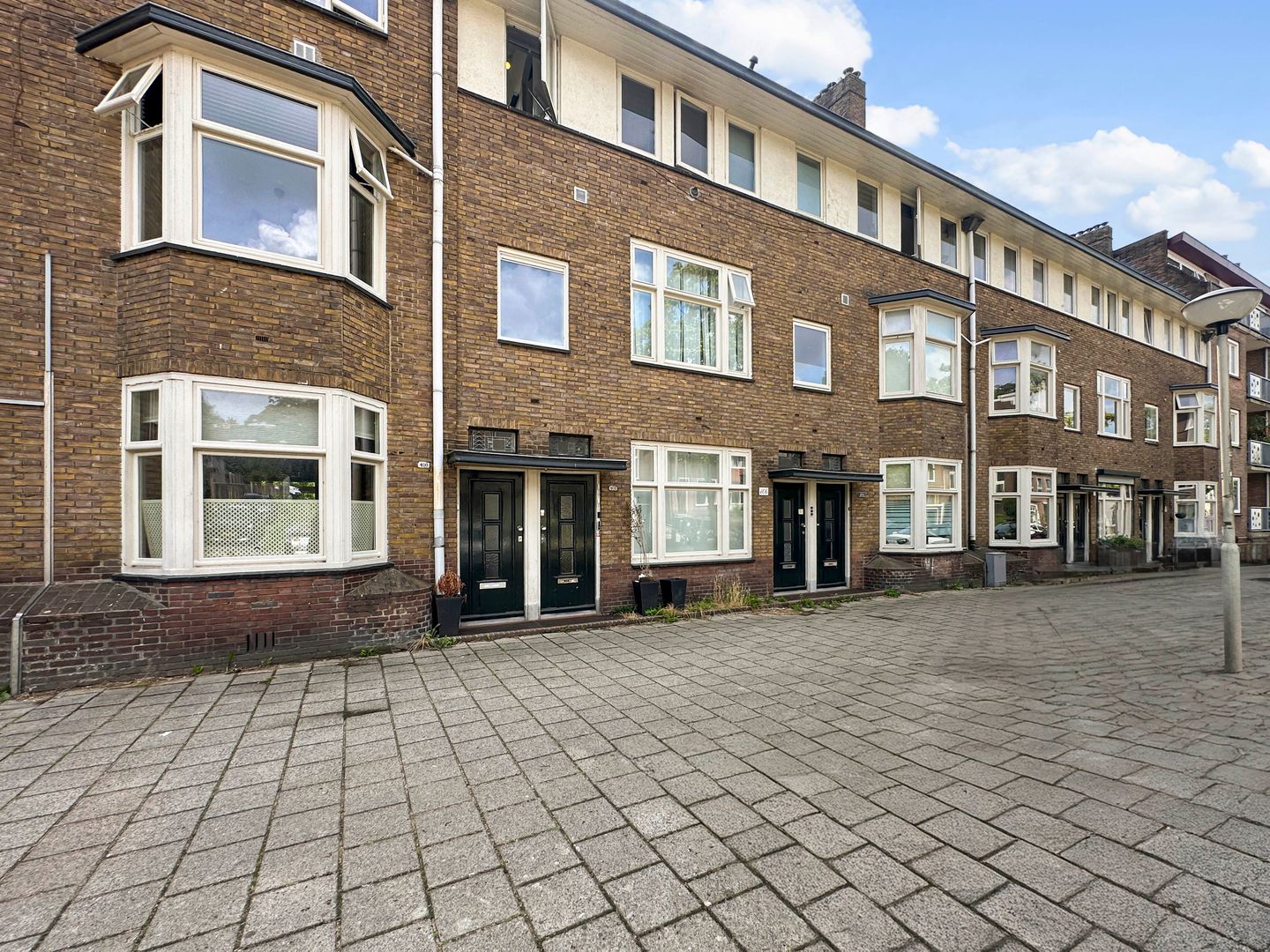 View photo 2 of Rosendaalsestraat 408