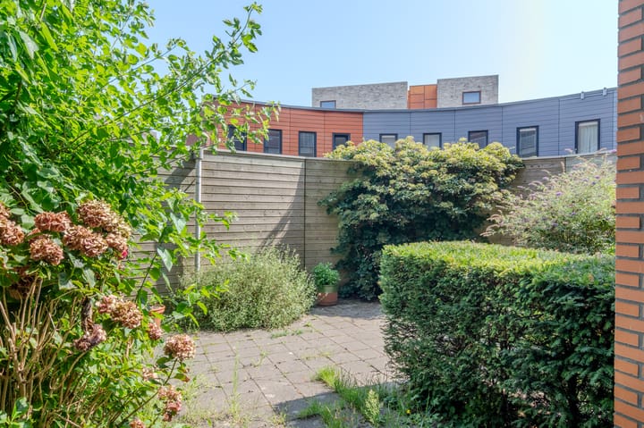 Foto 31 van L. Springerstraat 95