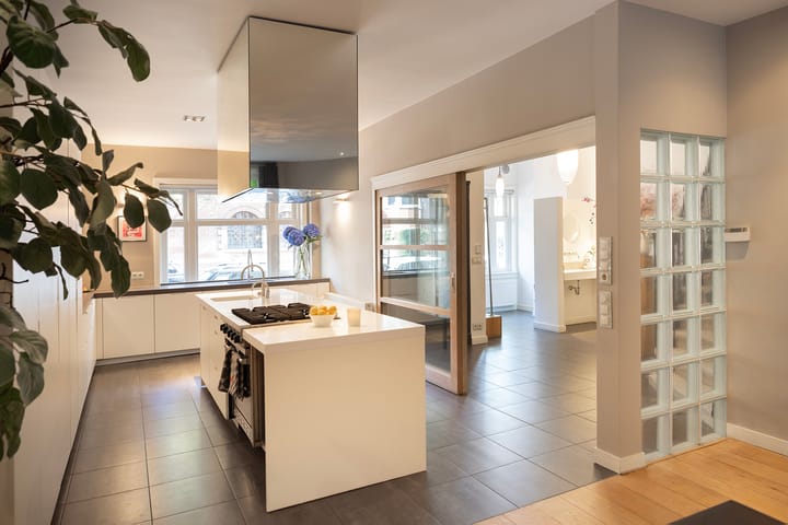 Photo 10 of Gerrit van der Veenstraat 31