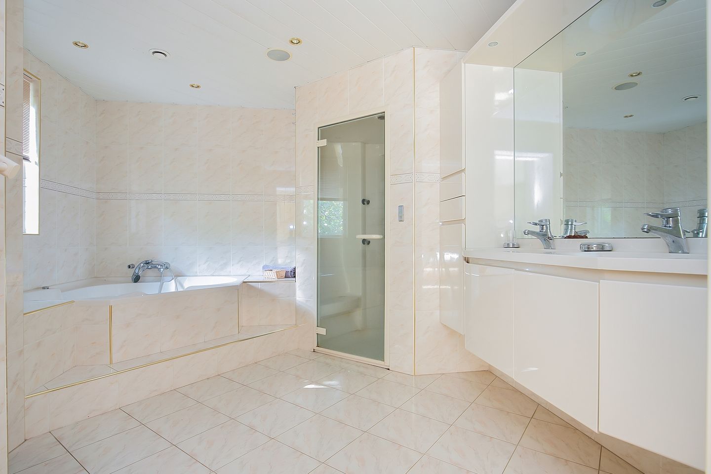 Foto 29 van Leenderweg 166