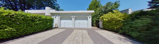 Achtertuin-garage-parking
