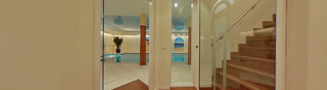 Portaal-in-zwembad-kelder